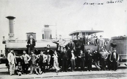 Personal ferroviario y locomotora, 1895