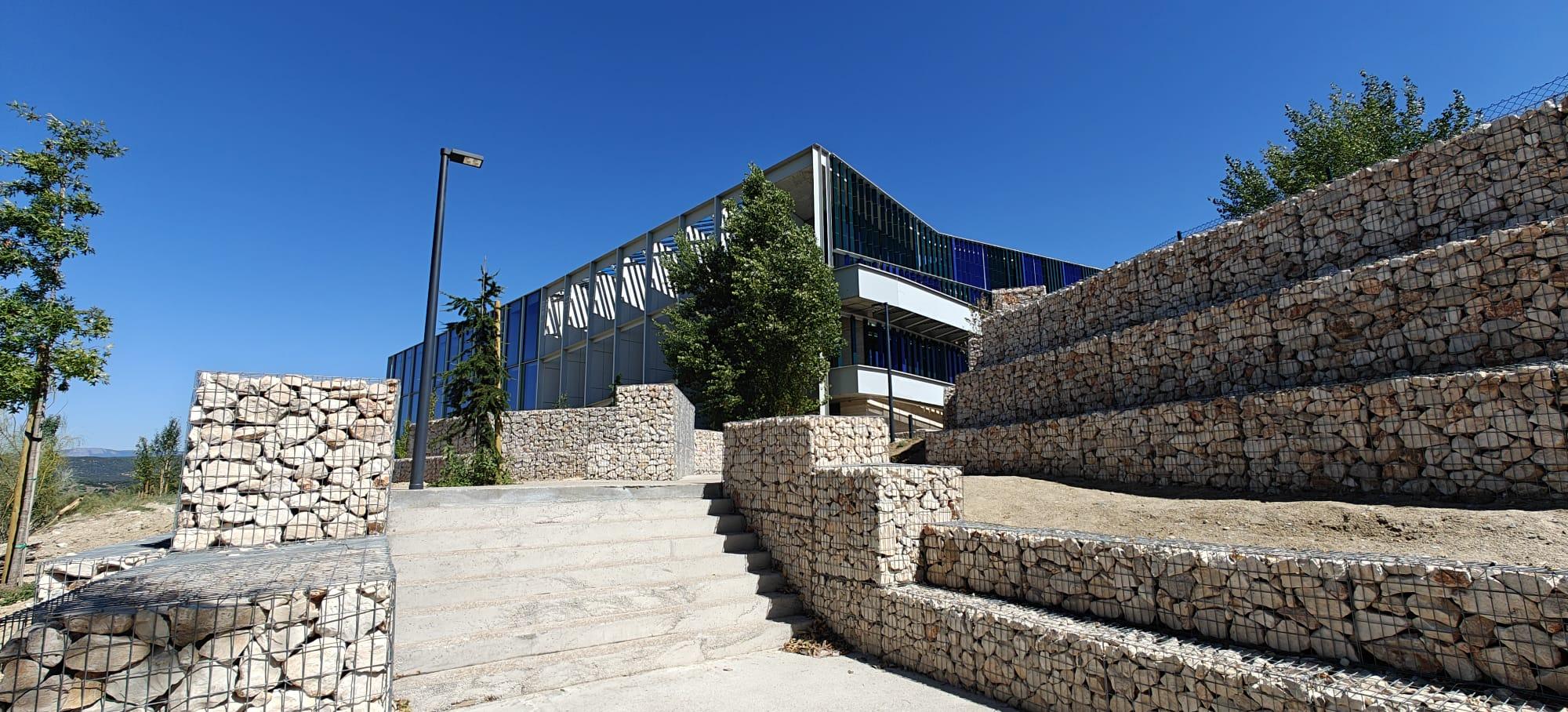 Entrada sur del edificio de la Facultad de Ciencias de la UNED