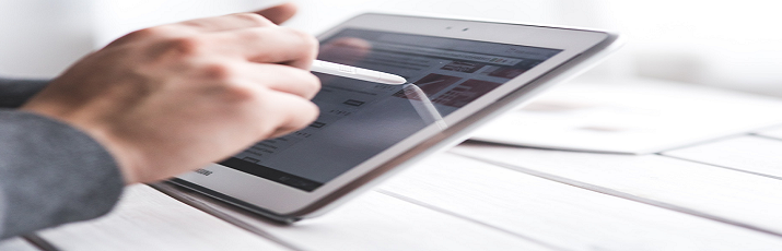 imagen con una tablet imagen con una tablet