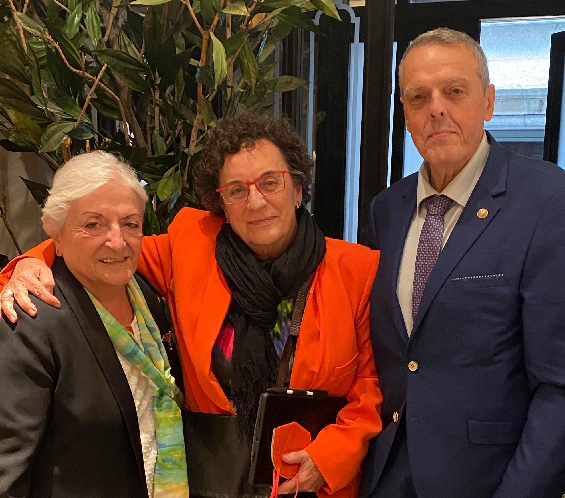 Elisa Pérez Vera, Mª Luisa Balaguer Callejón y Jorge Montes en el acto de entrega del Premio