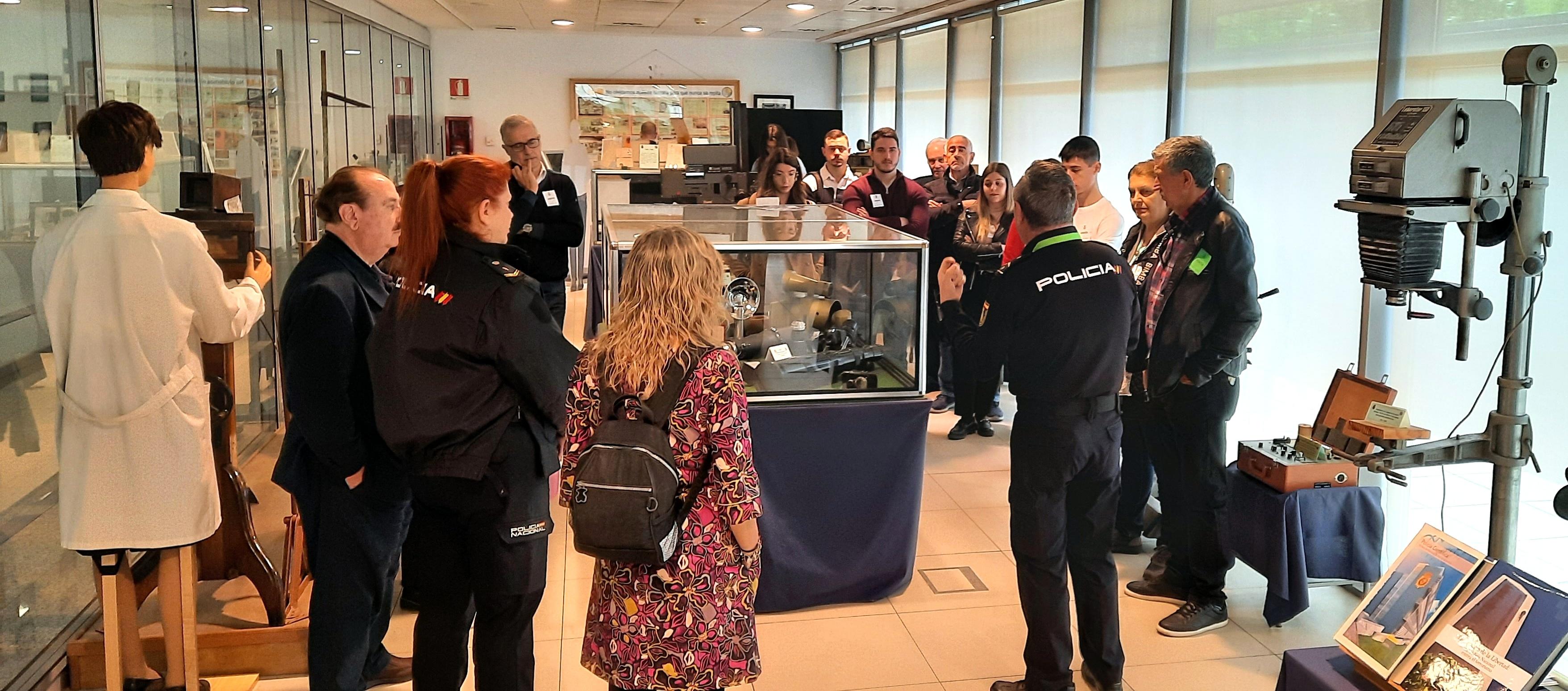 Jornada-visita-taller a la Comisaría General de Policía Científica de alumnos y profesores del Curso de experto profesional en crimen organizado transnacional y seguridad 2023-2024