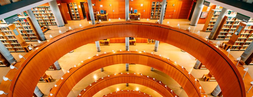 Imagen de la biblioteca de la UNED