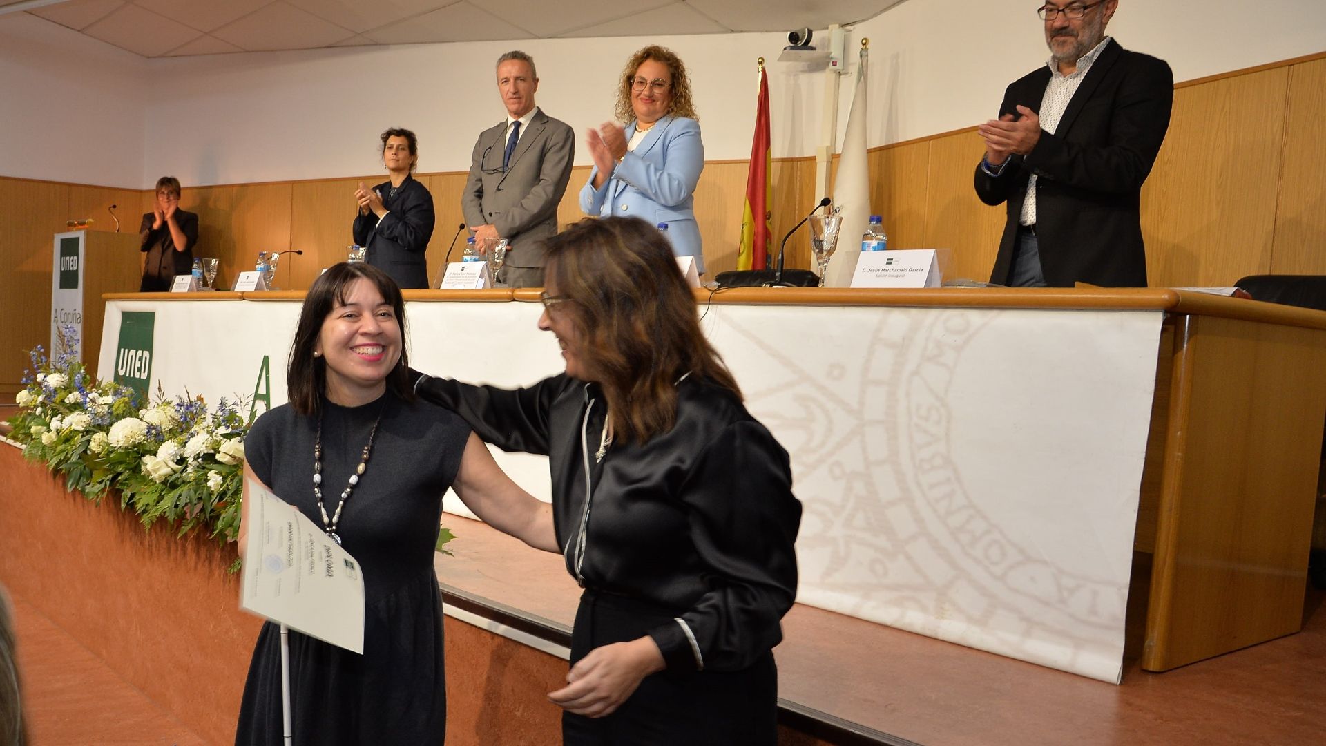  Yésica Val recoge su título de Psicología en la UNED.