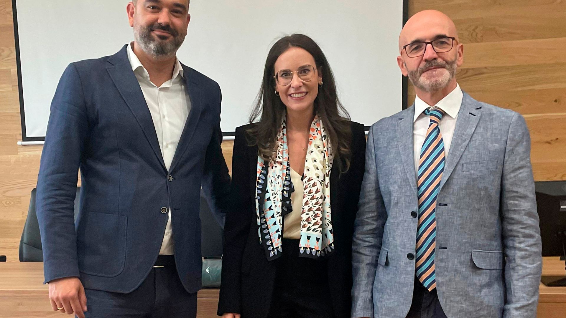 Celia Serrano-Montilla, junto a sus compañeros de equipo
