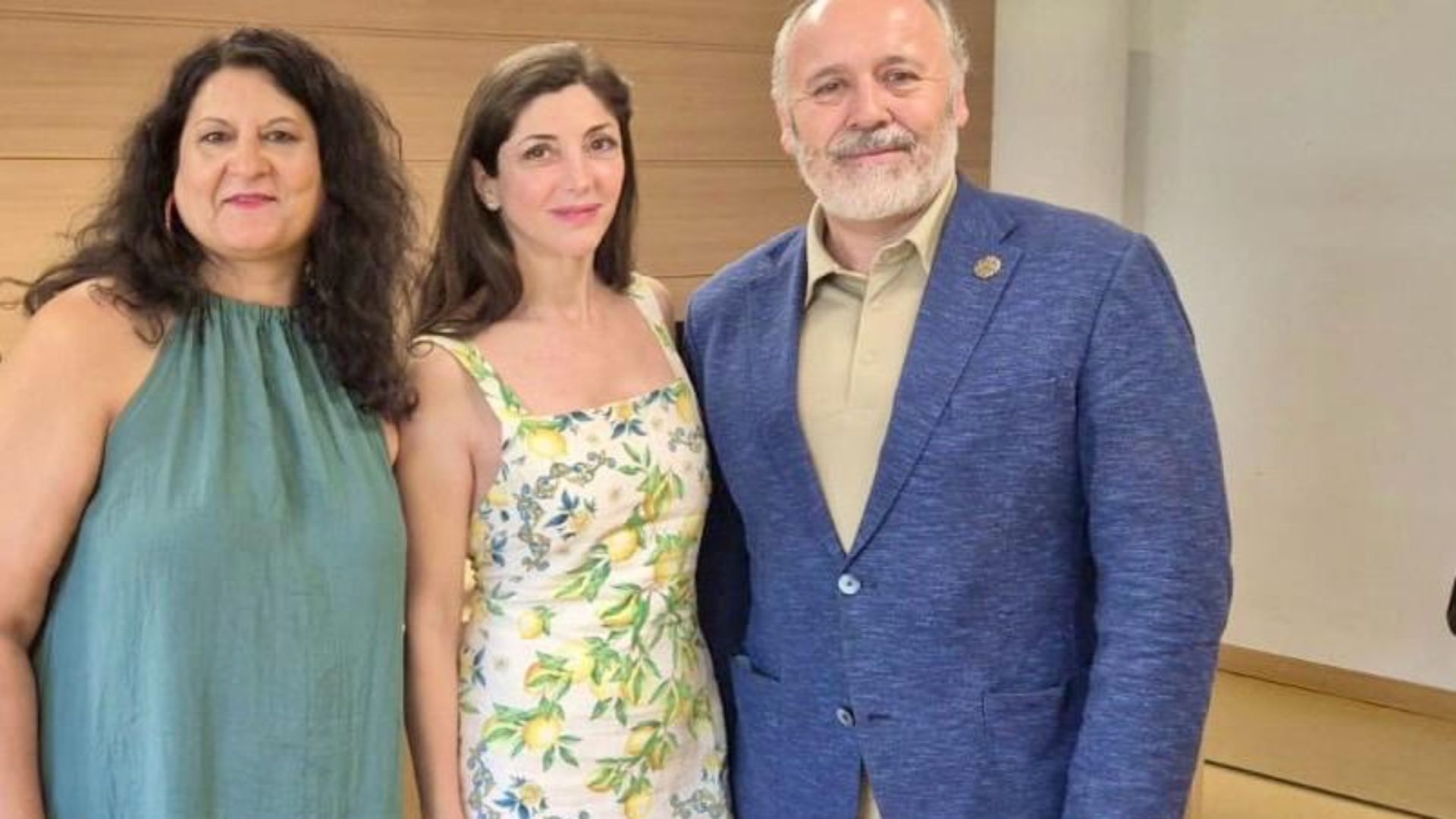  La directora del curso, Inmaculada Senra, y el coordinador  Rubén Chacón, junto a Espido Freire.