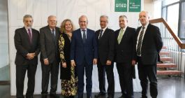 El rector y la directora actual con los anteriores directores de la Escuela