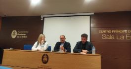 El alcalde de Quintanar junto a la concejala de educación y el director de UNED Talavera