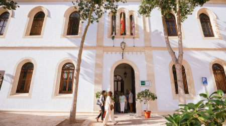 FACHADA UNED ALMERIA