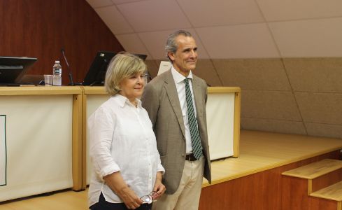 Beatriz García Rodríguez y Juan Carlos Menéndez Mato, en el acto inaugural.