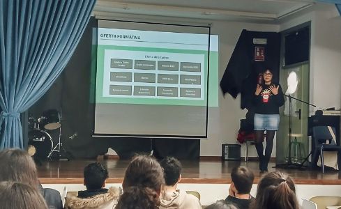 Imaxe da coordinadora de orientación no IES Quiroga