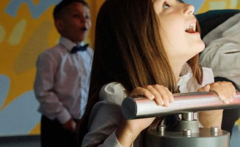 Imaxe da nena e a ciencia