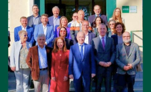 Los directores de los centros UNED del campus Este-Centro junto al equipo rectoral