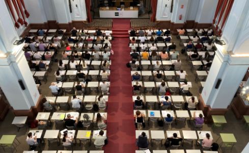 Exámenes aula capilla