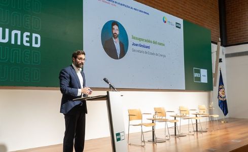  Joan Groizard, secretario de Estado de Energía durante su intervención en el curso