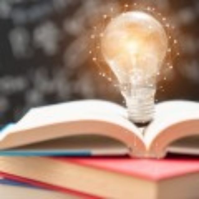 Foto para curso sobre aprendizaje, imagen de bombilla y libro