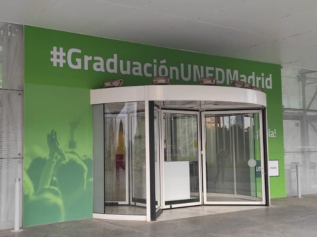 Entrada a la Graduación UNED Madrid inaugura el curso en la ceremonia de graduación 2025