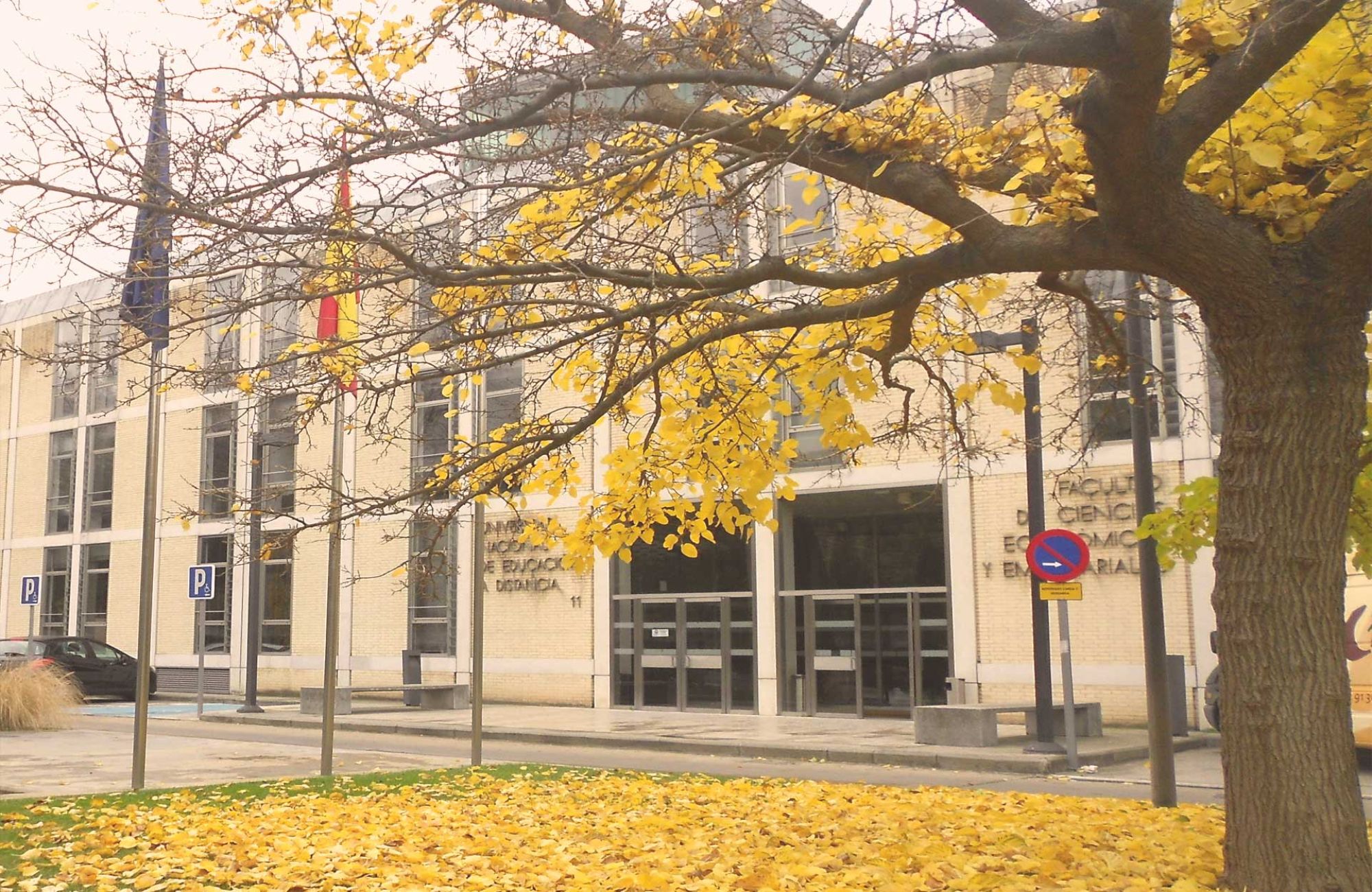 FACULTAD DE CIENCIAS ECONÓMICAS Y EMPRESARIALES