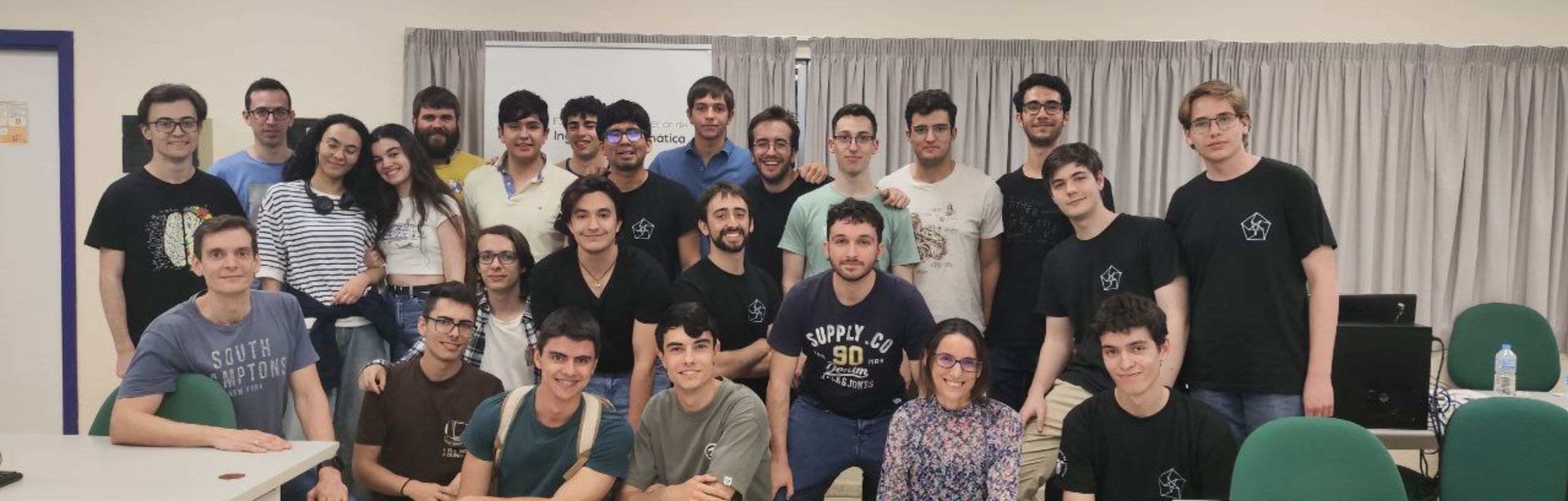 El equipo de Los BoquerO(n³) se clasifica para la final del AdaByron 2025
