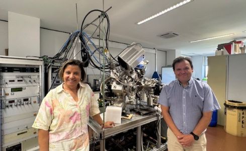 La Vicerrectora de Docencia de la Universidad de Cartagena de Indias y el Decano de la Facultad de Ciencias durante la visita institucional