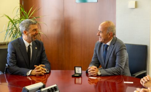 Medalla de la ciudad de Quetzaltenango para el rector de la UNED