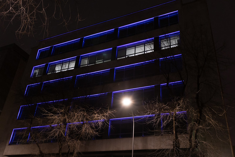 El Rectorado de la UNED se viste de luz violeta con motivo del Día Internacional de la Mujer.