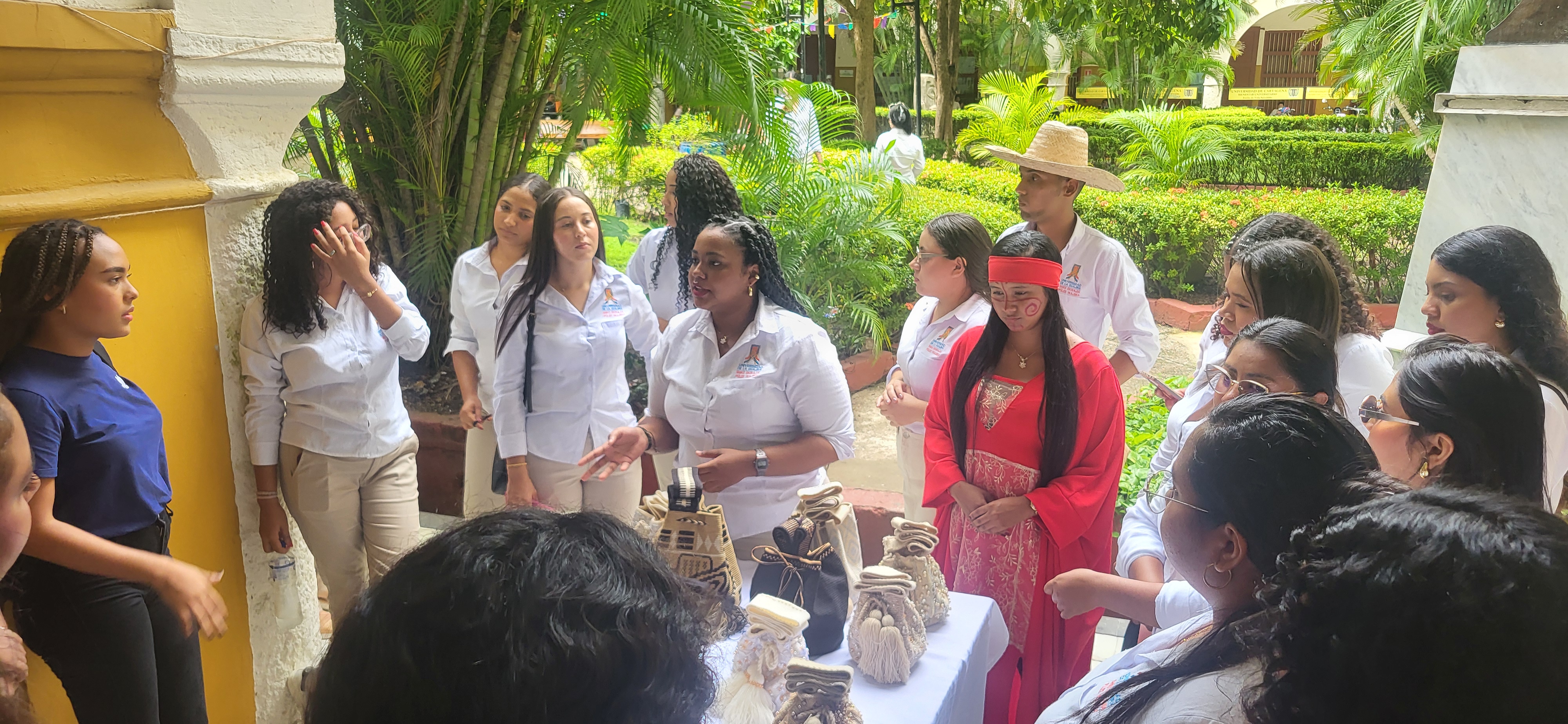 Mujeres participando en una de las actividades del proyecto