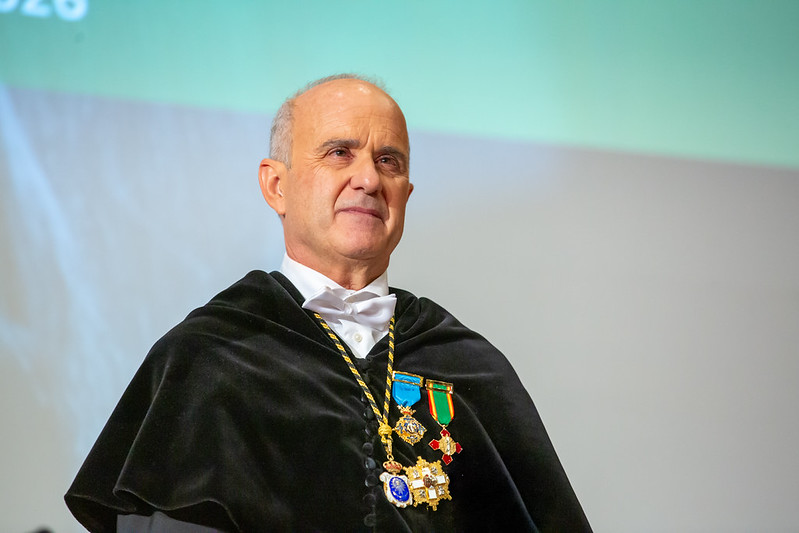 El rector de la UNED, Ricardo Mairal, durante el acto de apertura del curso académico 2026-2027