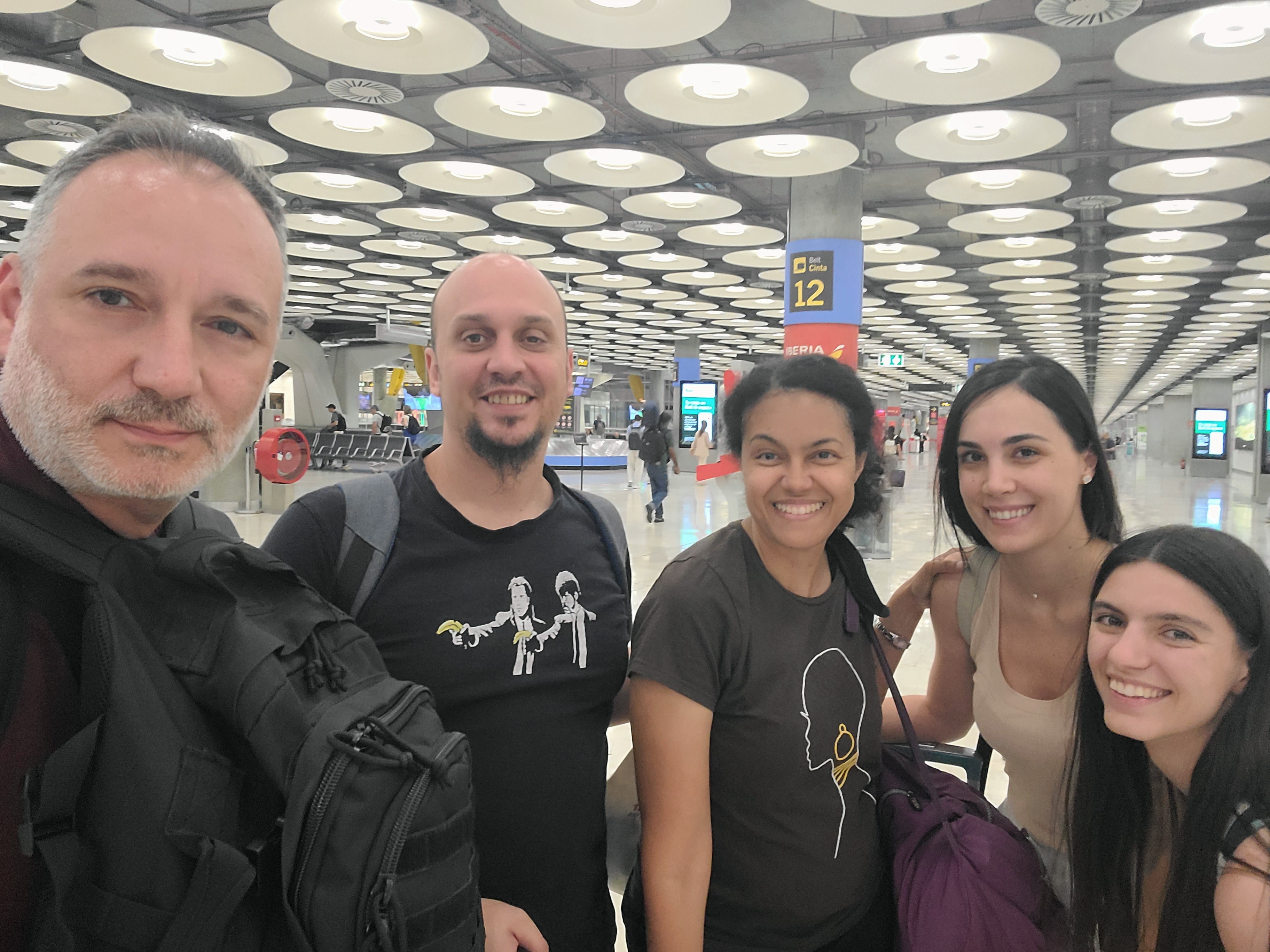 El equipo de la investigación durante uno de sus viajes al sincrotrón ESRF de Grenoble