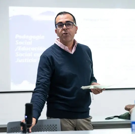 Francisco José del Pozo Serrano, vicedecano de la UNED, durante la presentación del proyecto