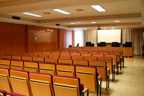 Sala de Conferencias B - Facultad de Derecho